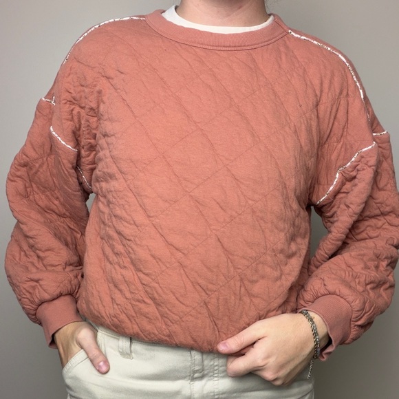 Universal Thread Sweaters - dusty pink quilted crewneck pullover with floral piping size medium 100% cotton